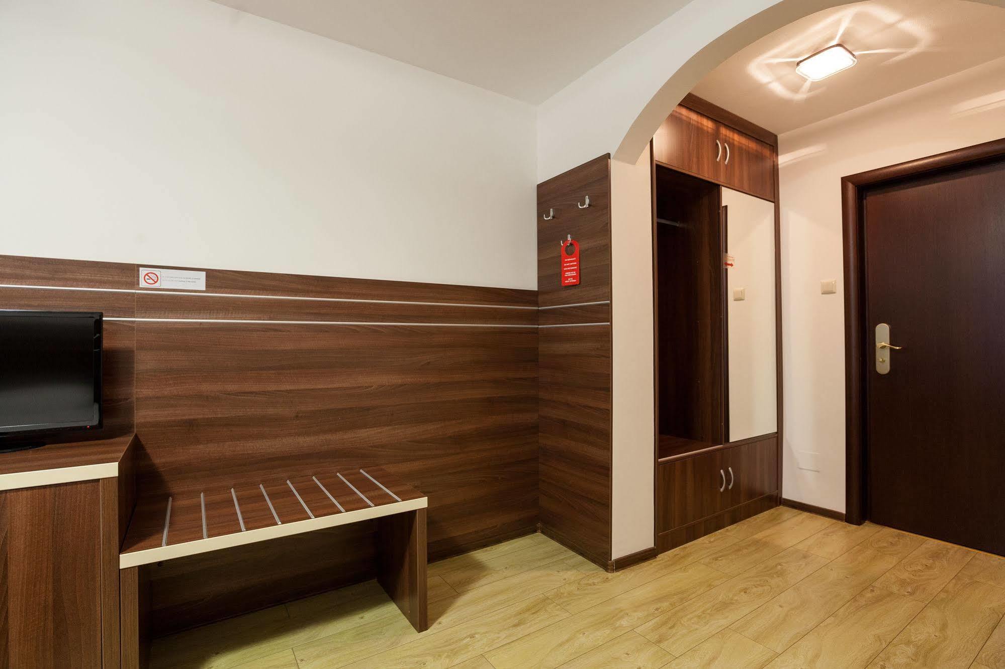 Hotel Nelisse Bucharest Exterior photo