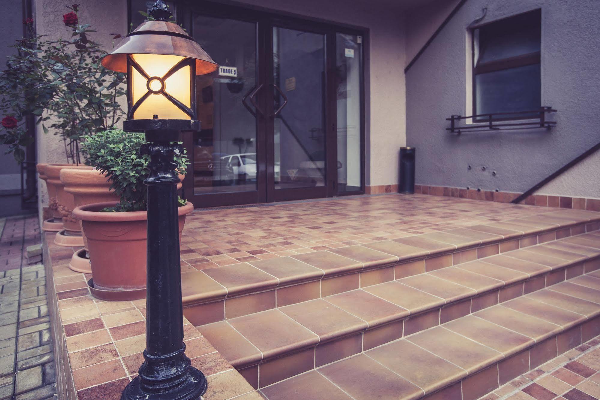 Hotel Nelisse Bucharest Exterior photo